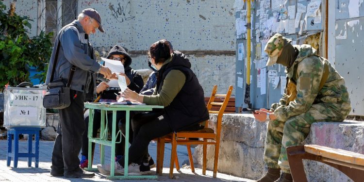 Ukrayna, Rusya’nın nezaretindeki referanduma reaksiyon gösterdi