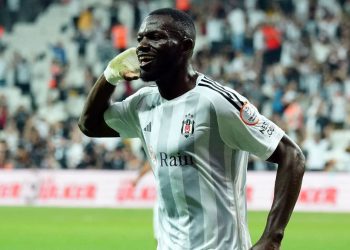 Omar Colley, Vincent Aboubakar ile atak çalışıyor