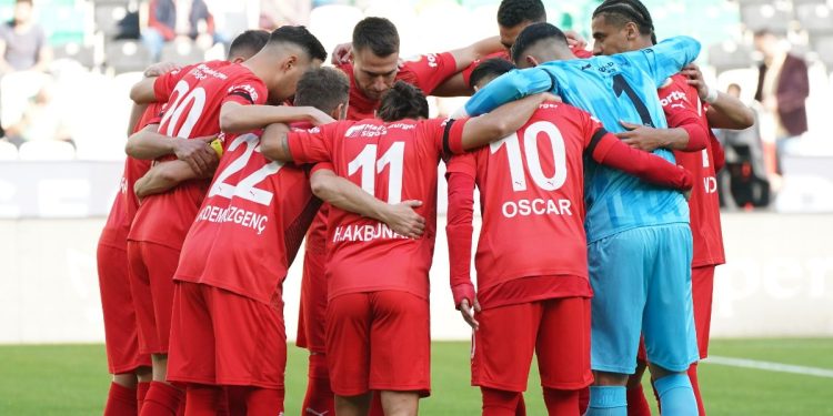 Ivo Vieira tesirini gösterdi! Pendikspor birinci galibiyetini aldı