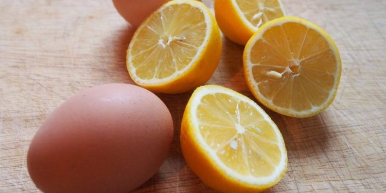 Organlardaki zehri bitiriyor! Yumurtayı limon suyuna atın, tesirine bakın…